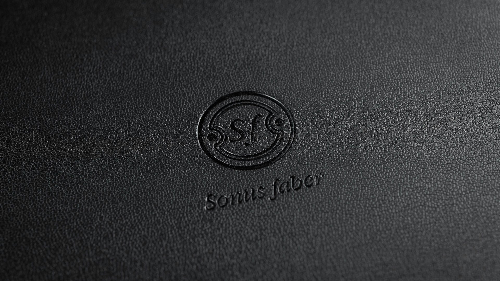 Close-up of the black leather top on a Sonus faber Gravis II subwoofer, elegantly embossed with the Sonus faber logo.